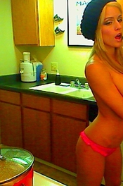 Femme Topless In The Kitchen 10
