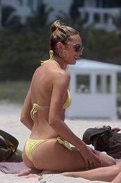 Celeb Babe Candice Swanepoel In Yellow Bikini 11