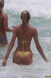 Celeb Babe Candice Swanepoel In Yellow Bikini 14