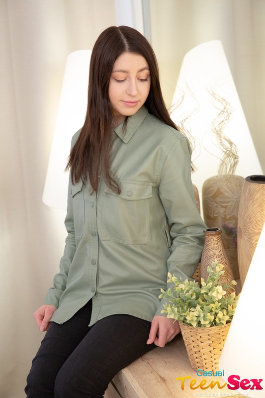Teen Brunette Fast Casual Fuck 01