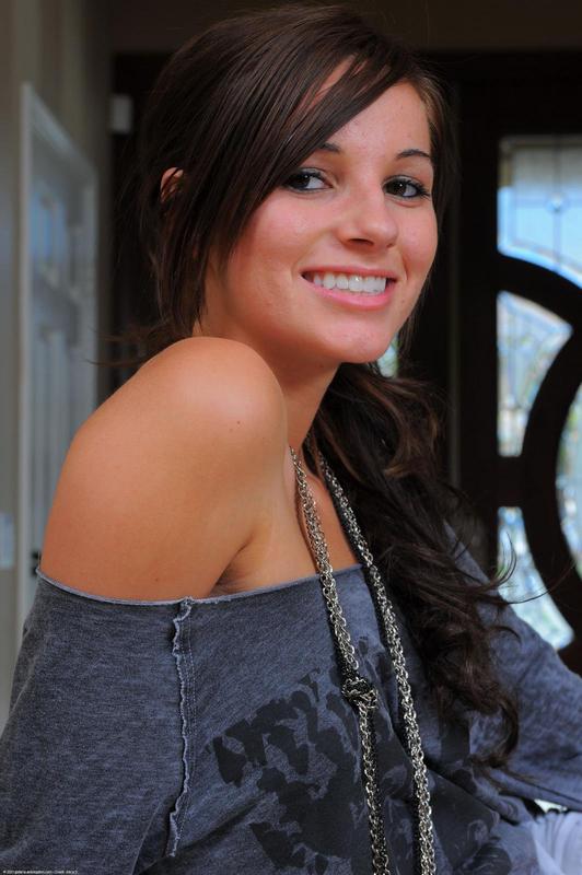 Meet Nude Model Madison 00