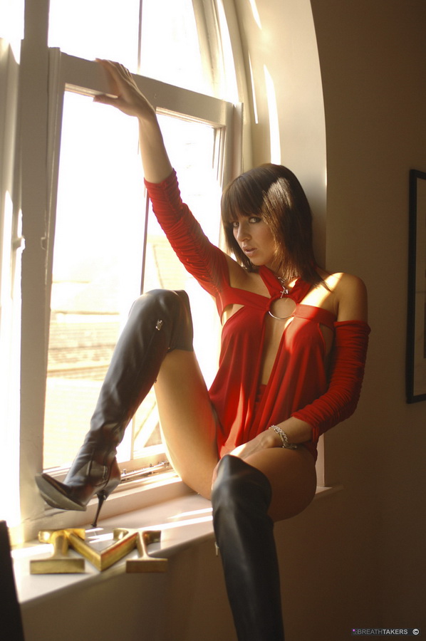 Petite Goddess 09