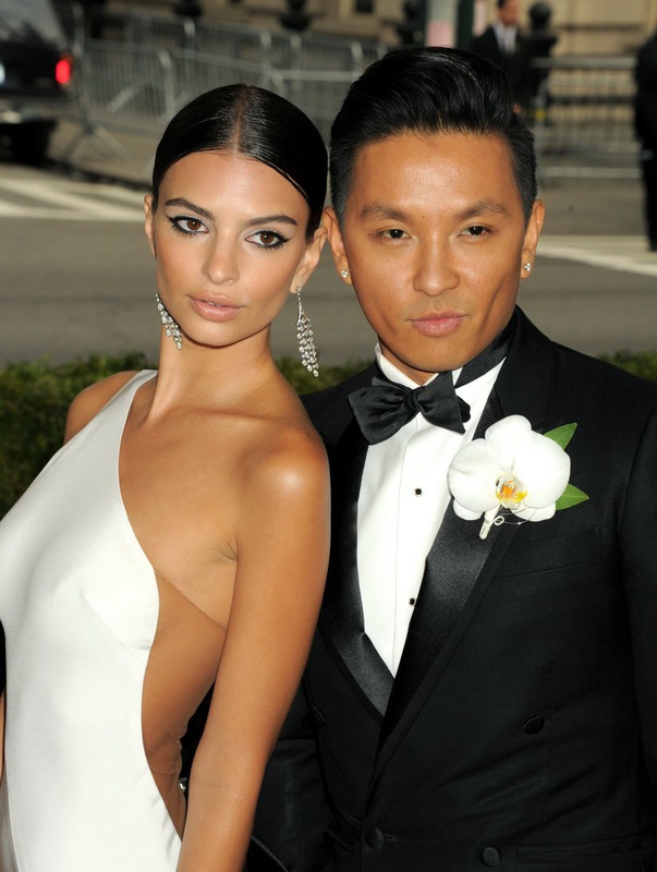 Emily Ratajkowski Braless 00