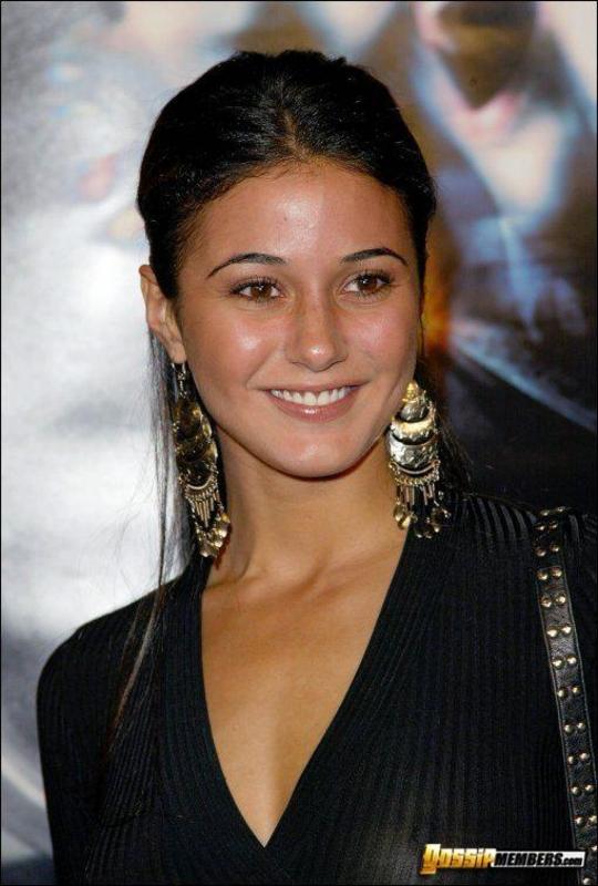 Sexy Celeb Emmanuelle Chriqui 06