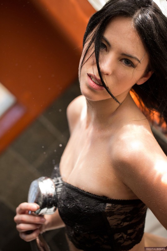 Veronica Radkeunder The Shower 13