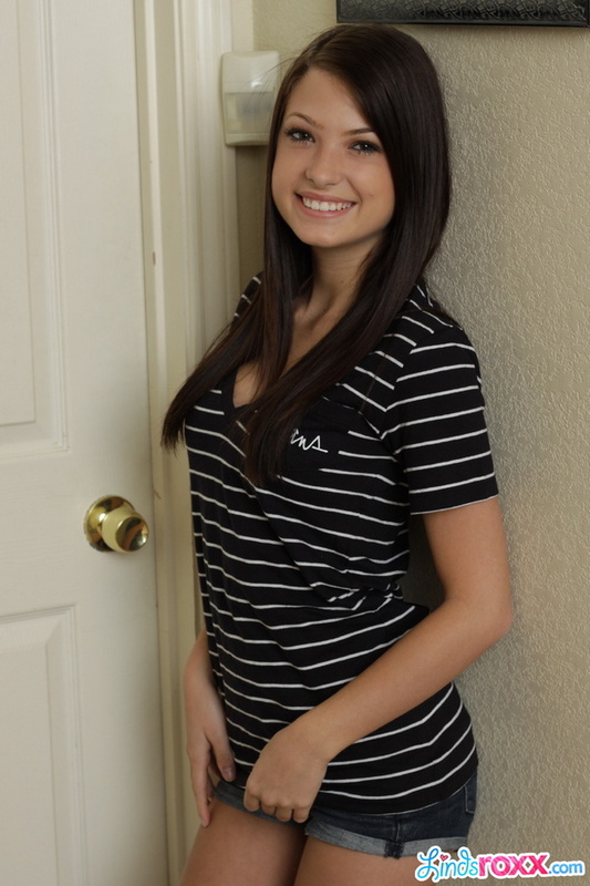 Pretty Teen Linds Roxx 04
