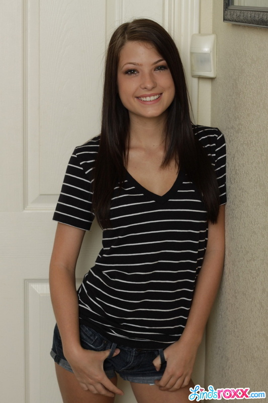 Pretty Teen Linds Roxx 06
