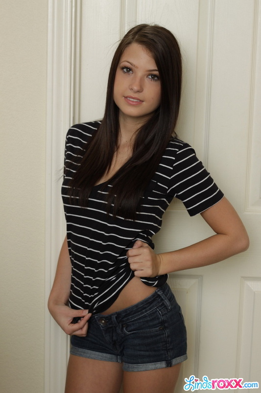 Pretty Teen Linds Roxx 09
