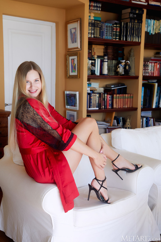 Lacy Lounge 01