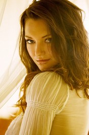 Amiee Rickards Removes Slowly Her Clothes 05