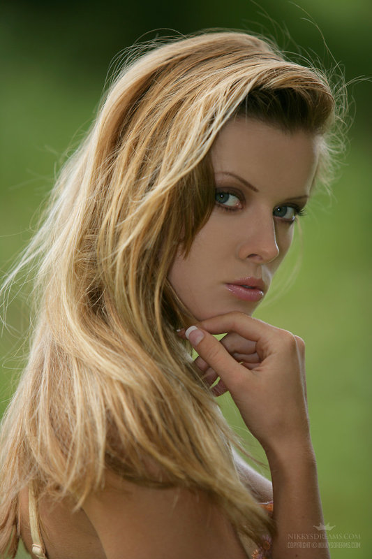 Nikky Posing Outdoor 03