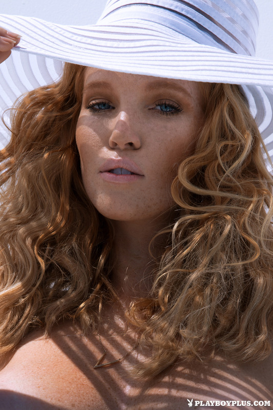 Elizabeth Ostrander Naked Beauty 01