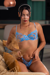Mid-Century Dream Girl: Pearl Headband and Retro Bedroom Rendezvous 02